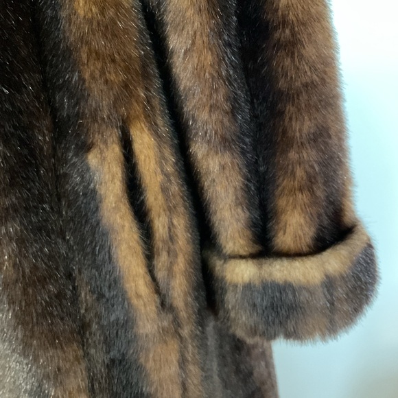 Regal Faux-Fur Vintage Long Brown Coat Size S-L - Picture 9 of 16